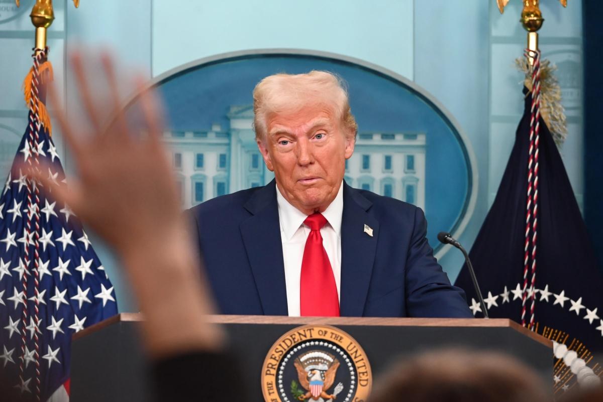 Дональд Трамп під час заходу в Білому домі коментує законопроєкт про санкції проти Росії