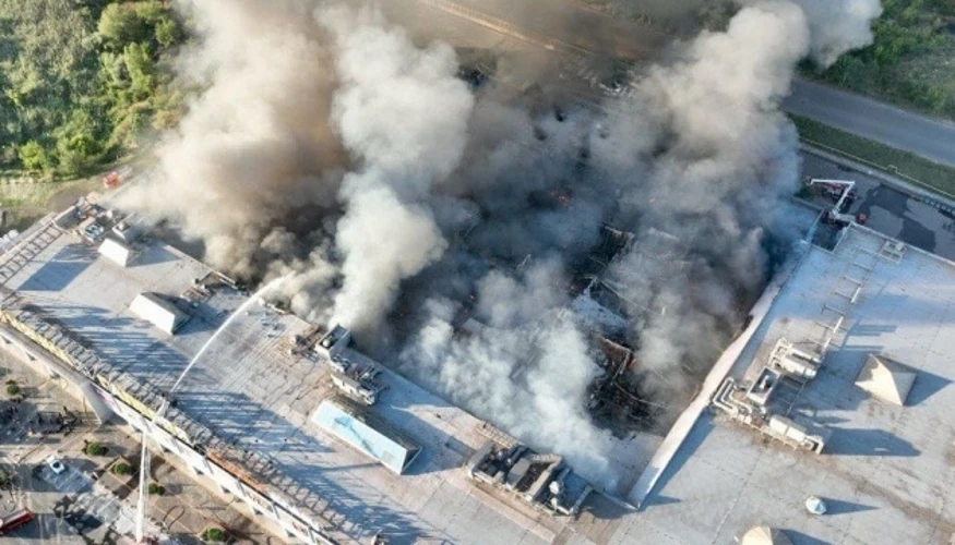 У Кривому Розі з-під завалів ТЦ дістали тіло ще однієї людини: загиблих уже 16