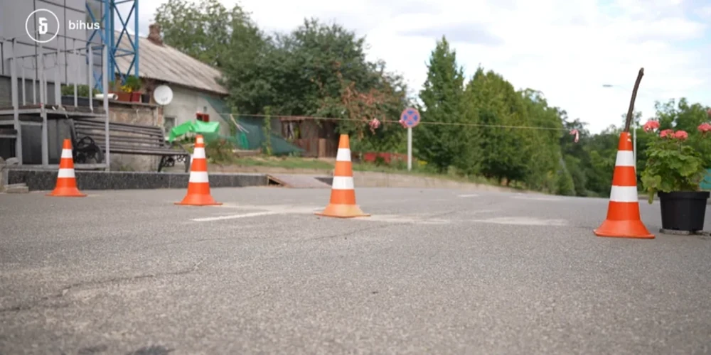 На в’їзді до Феофанії знесли огорожу і шлагбаум для проїзду до ділянок родин суддів — Bihus.Info