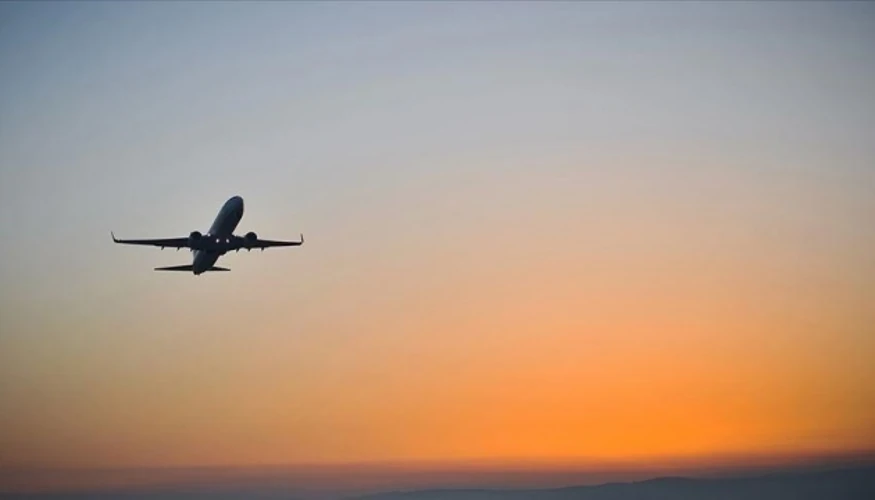 Літак авіакомпанії Flydubai на землі після екстреної посадки в аеропорту Табук у Саудівській Аравії