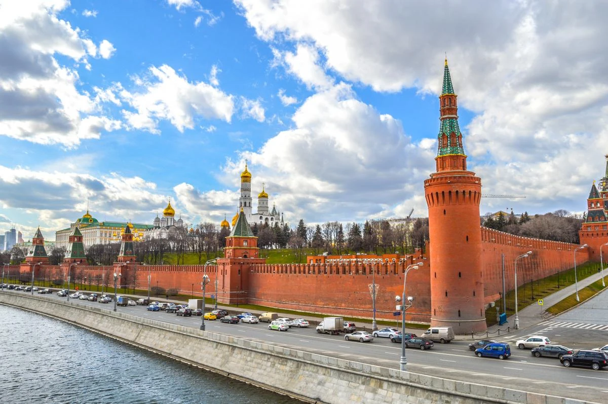 Роль Віткоффа та Ушакова у повідомленні про переговори Путіна