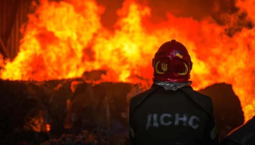 Ілюстративне фото наслідків атаки безпілотника (будинки та автомобілі)