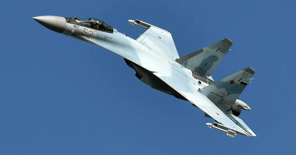 Уражений російський винищувач Су-35 та винищувач-бомбардувальник Су-34 на аеродромі «Ханська» в Республіці Адигея