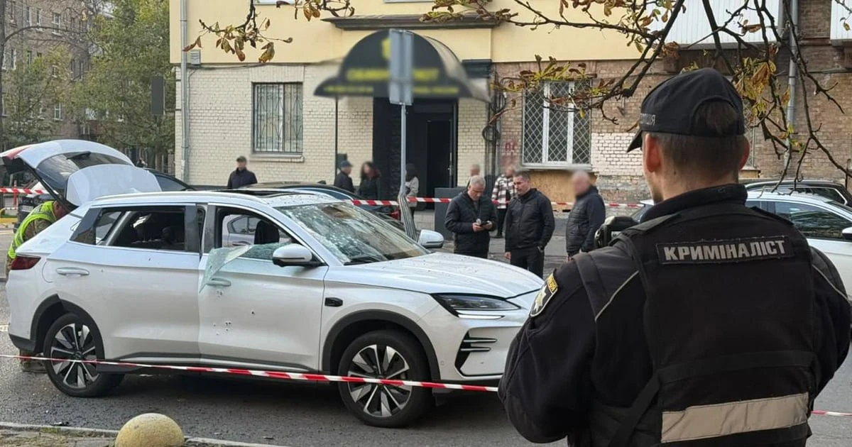 Місце події у Печерському районі Києва, де стався вибух електромобіля, за даними поліції